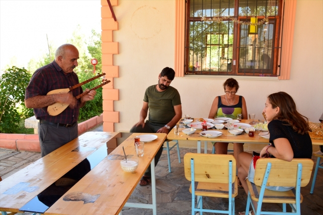 Unutulmaya yüz tutmuş Yörük çalgısı "cura"yı yaşatmak için çabalıyor